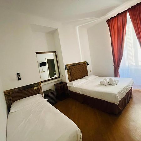 Domus Colosseo Hotel Roma Esterno foto