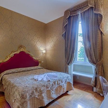Domus Colosseo Hotel Roma Esterno foto