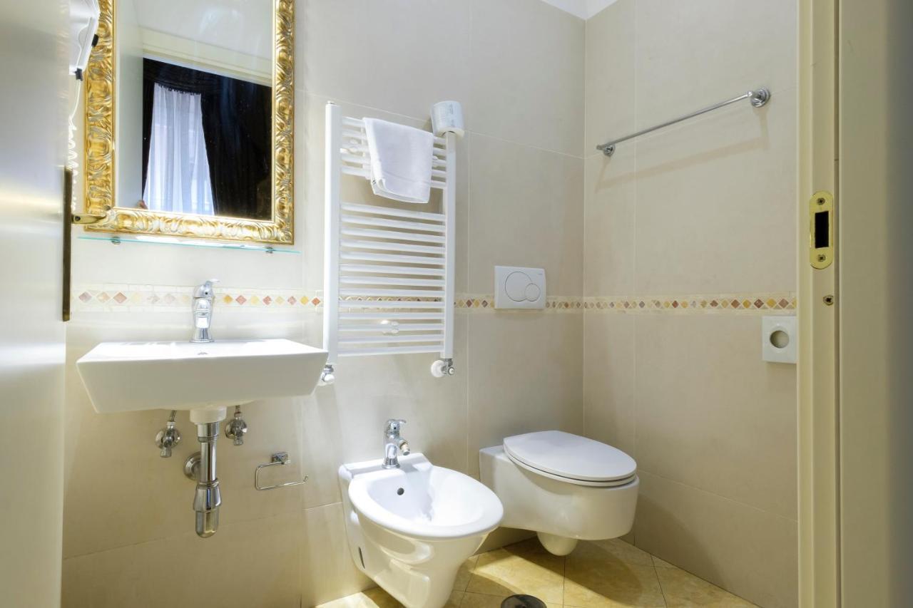 Domus Colosseo Hotel Roma Esterno foto