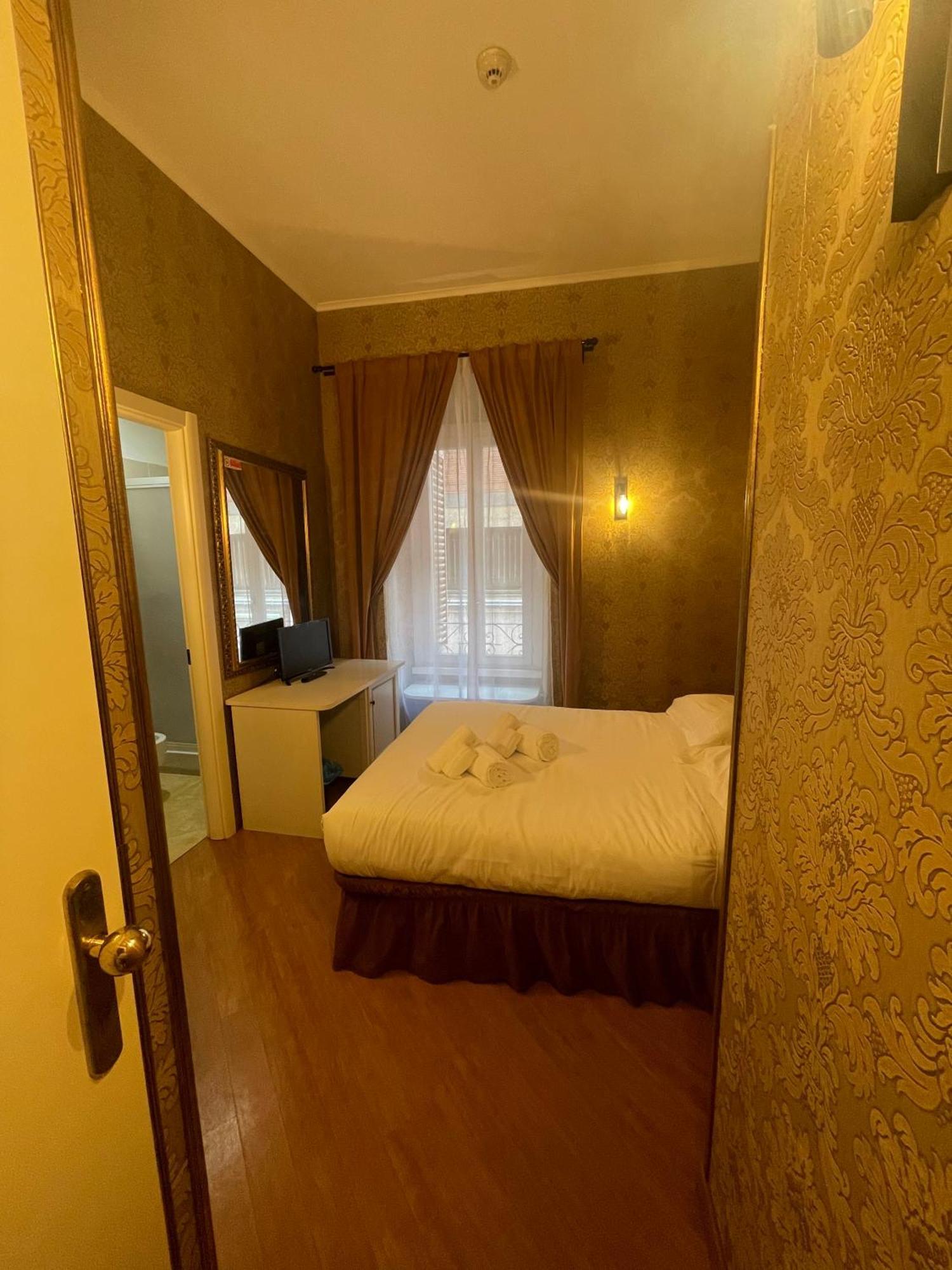 Domus Colosseo Hotel Roma Esterno foto