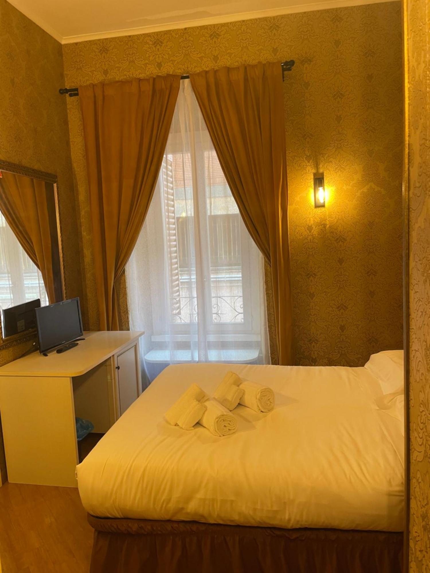 Domus Colosseo Hotel Roma Esterno foto