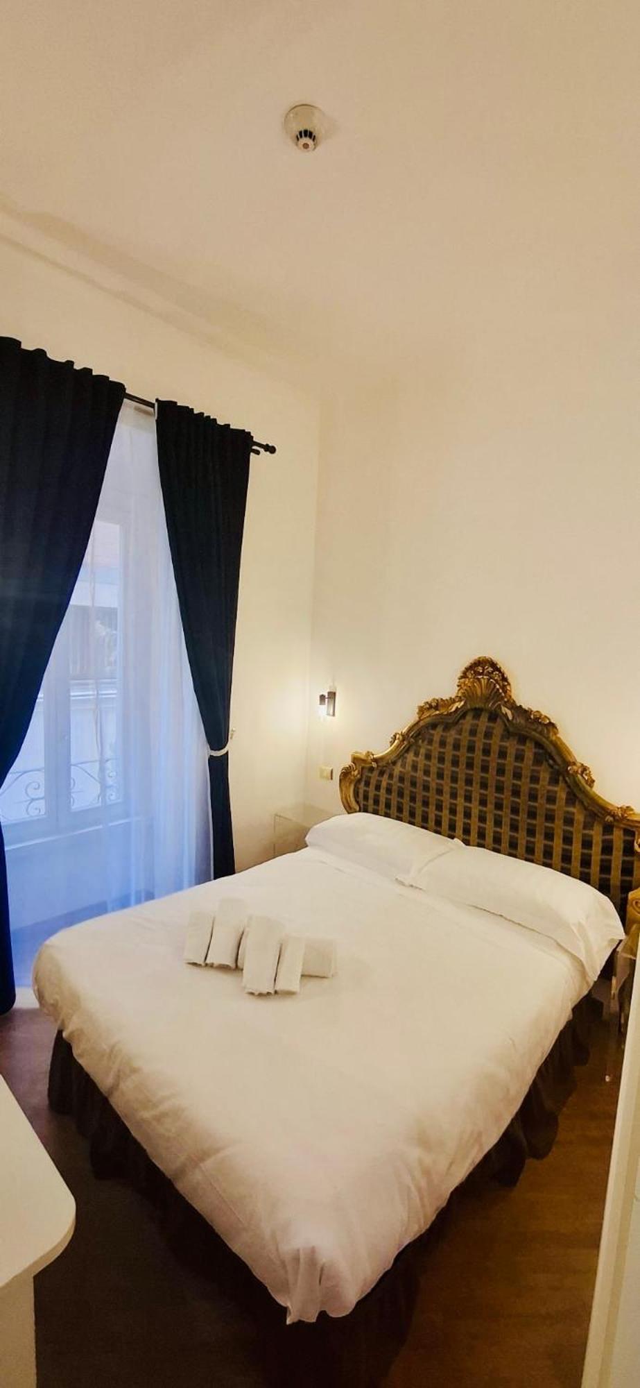Domus Colosseo Hotel Roma Esterno foto