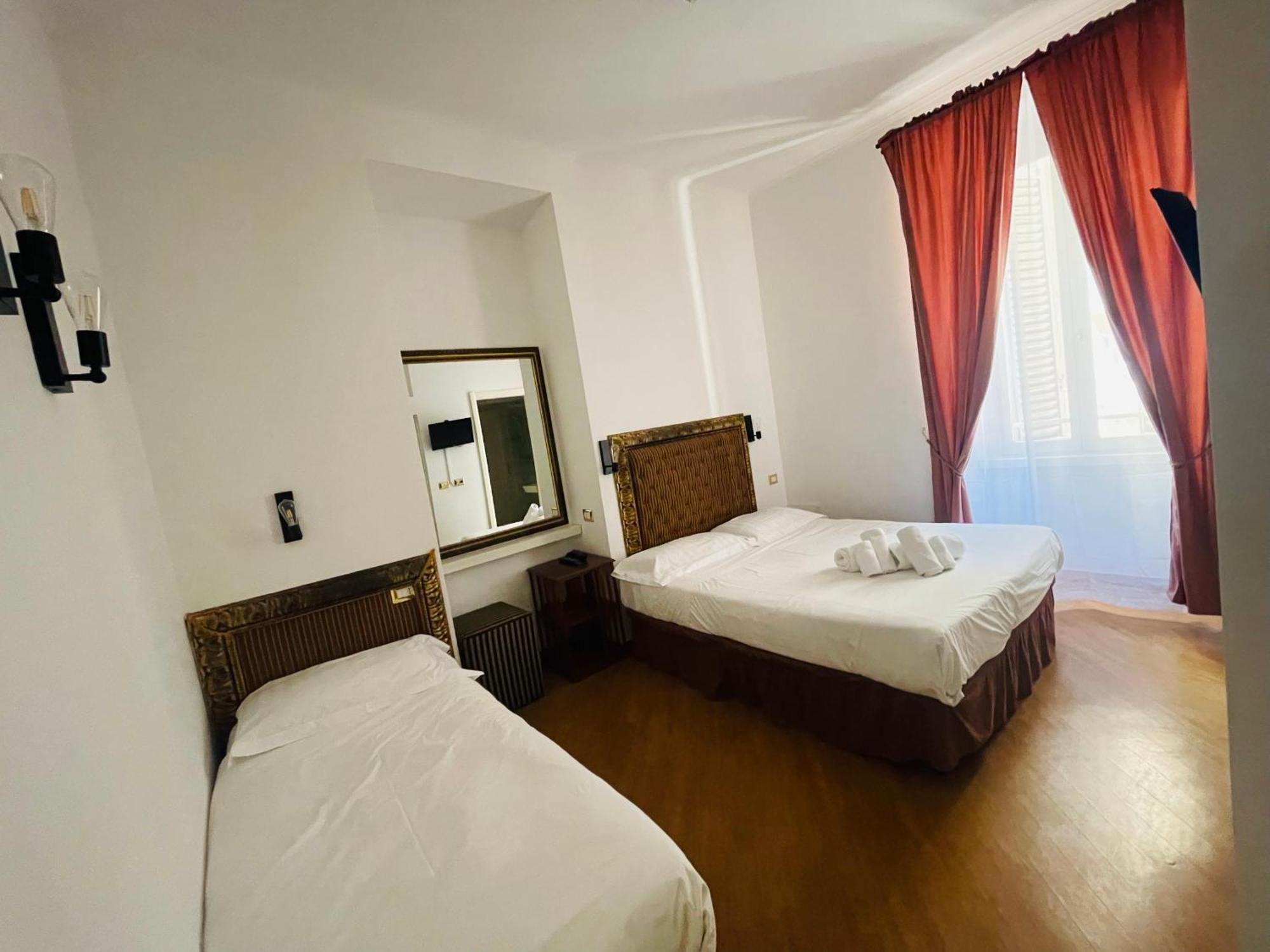 Domus Colosseo Hotel Roma Esterno foto