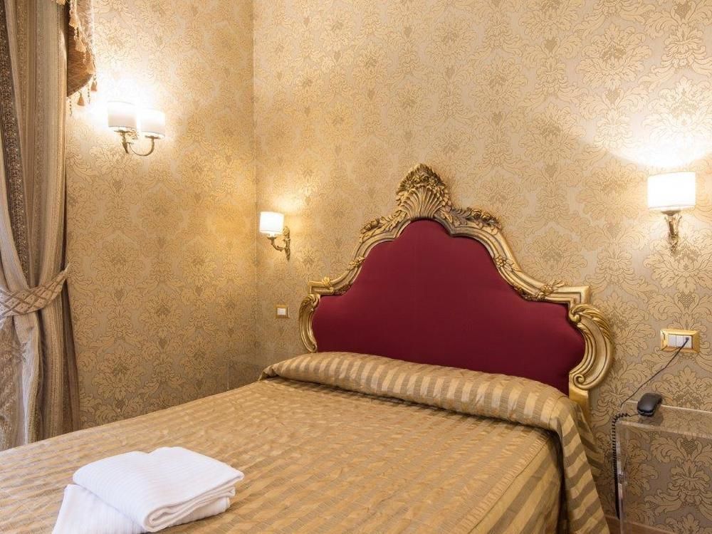 Domus Colosseo Hotel Roma Esterno foto