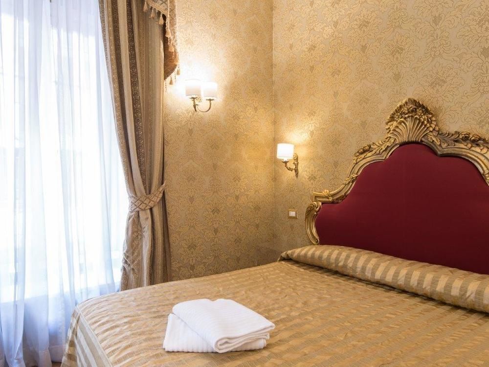 Domus Colosseo Hotel Roma Esterno foto