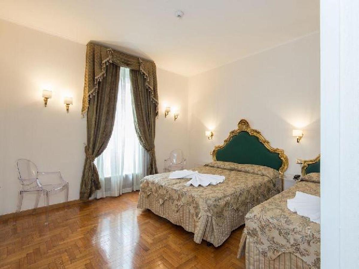 Domus Colosseo Hotel Roma Esterno foto