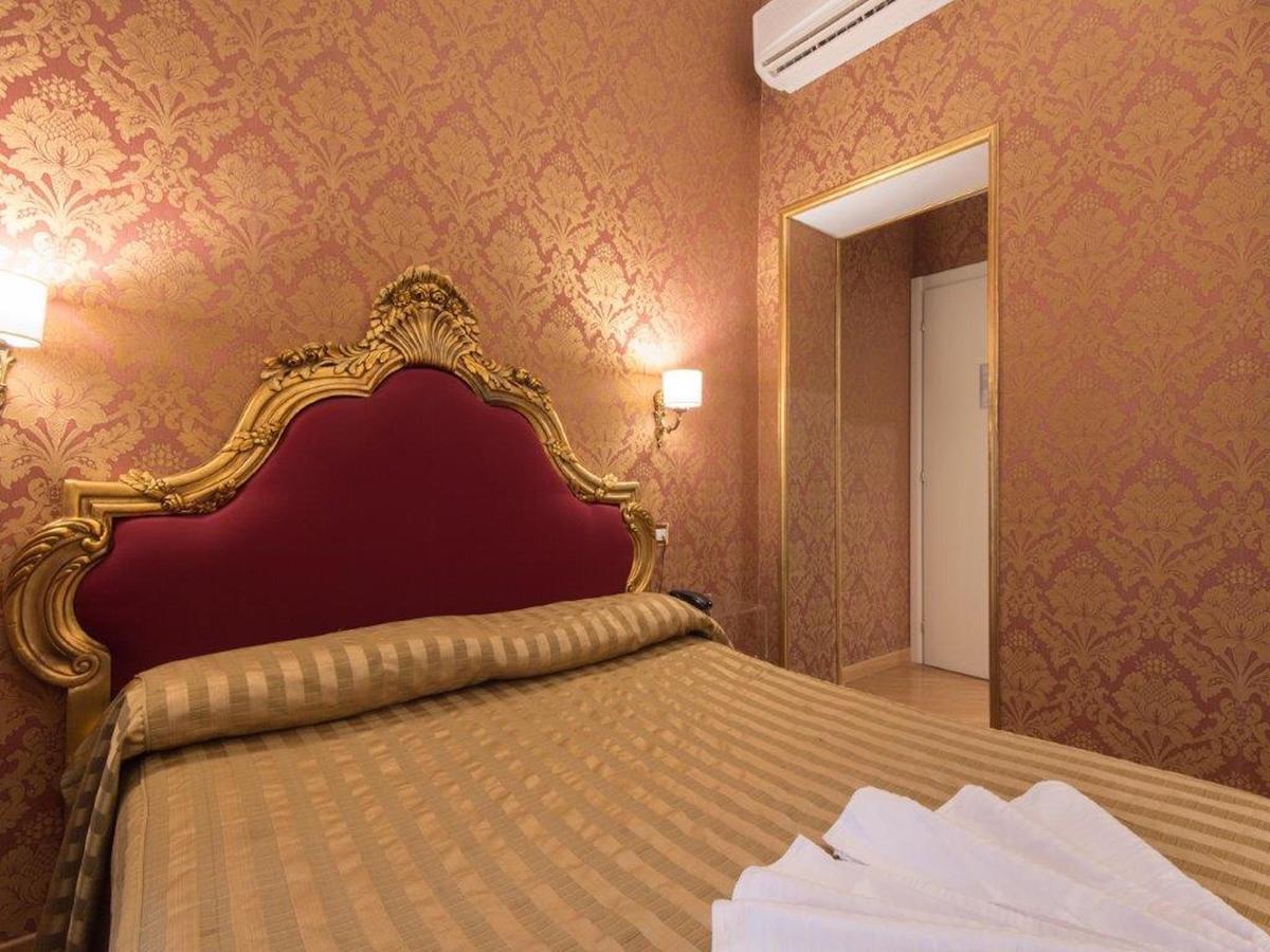 Domus Colosseo Hotel Roma Esterno foto